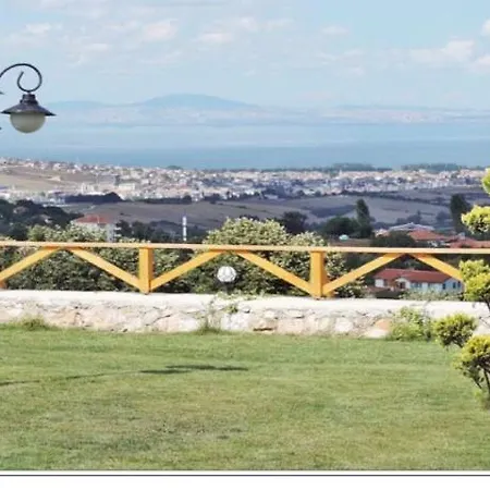 Mutlu Willa *